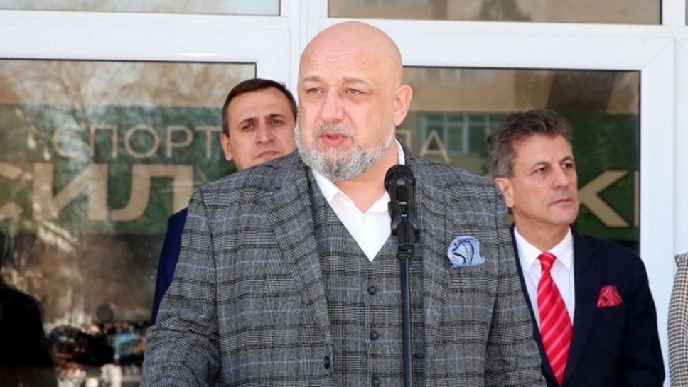 Министър Кралев и кметът на Пазарджик откриха обновената зала "Васил Левски"