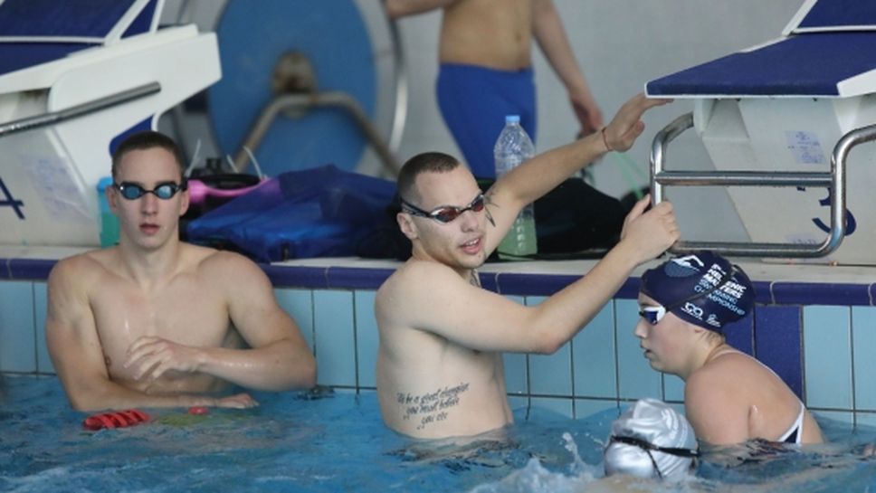 Антъни Иванов даде 13-о време в историята в плуването на 200 бътерфлай на ярдов басейн
