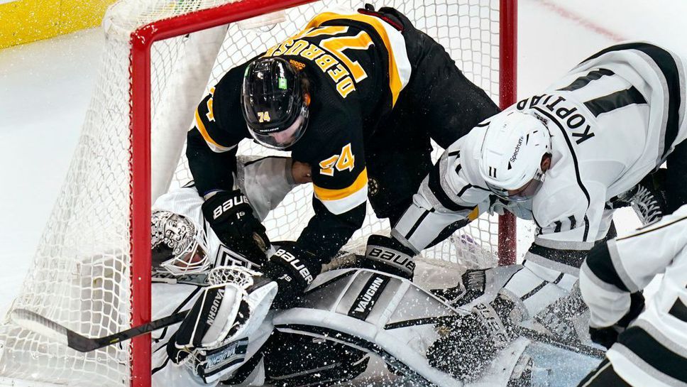 Лос Анджелис направи късен обрат и спечели срещу Бостън в НХЛ