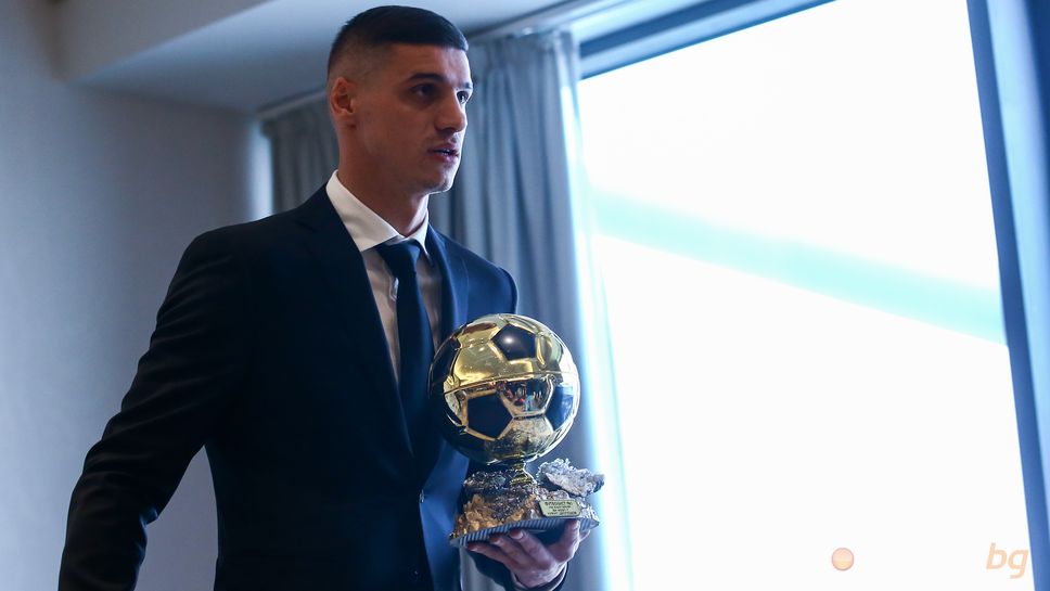 Кирил Десподов получава награда за футболист на годината за 2021