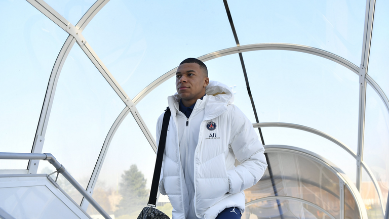  Мбапе отпътува за Мадрид, чака се да играе 