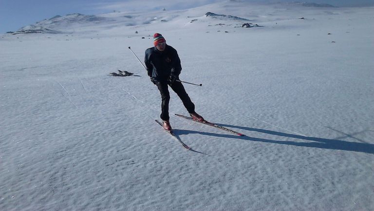 На 77 годишна възраст българинът Петър Панков завърши най дългото ски състезание