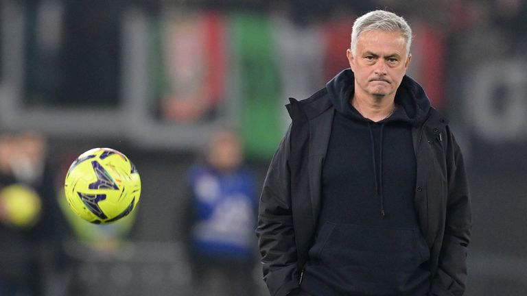 Наставникът на Рома Жозе Моуриньо похвали формата на Пауло Дибала