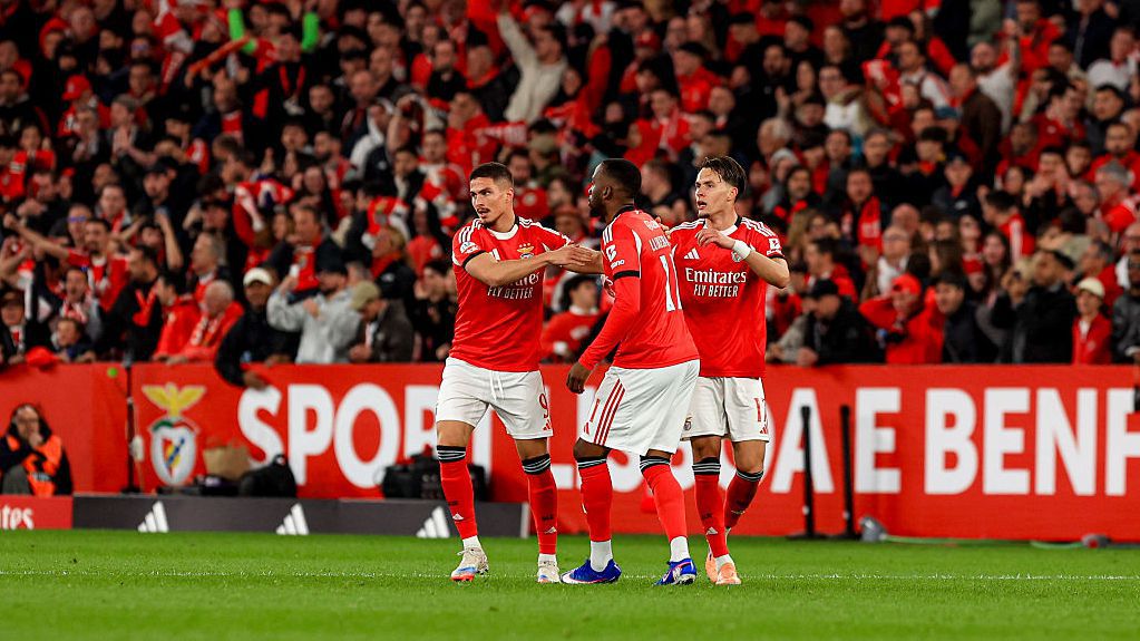 Десет от Бенфика удържаха Порто в зрелищен спектакъл на "Луж"