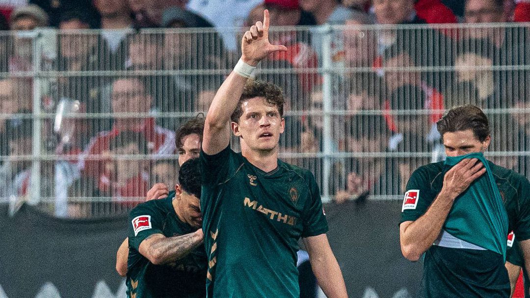 Червен картон вдигна Вердер за звучен обрат над Унион в Берлин и измъкване от опасната зона