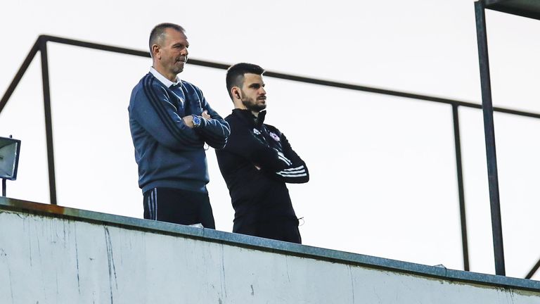 Наставникът на София Стойчо Младенов гледа гостуването на червените