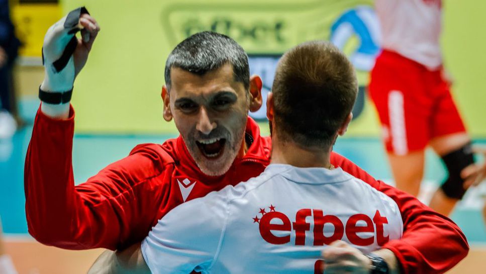 Диагноза "идеалист": Александър Попов за подема в родния волейбол