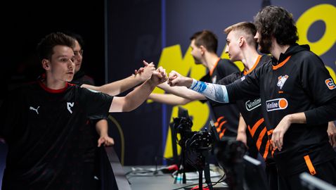  От шампионската тилта до дъното, MOUZ изхвърли Virtus.Pro от борбата за Мейджър 