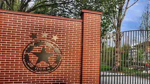 Поставят тревата на новия терен в Панчарево