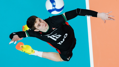 Василий Молотков и Локомотив (Новосибирск) напред за Купата на Русия