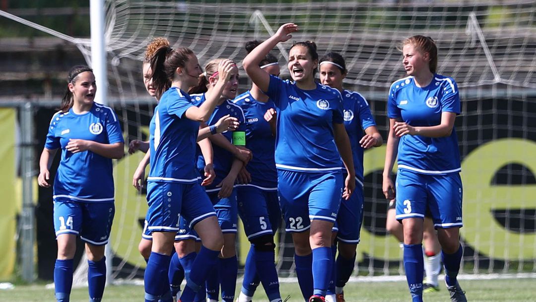 Успешен старт за НСА в женското футболно първенство