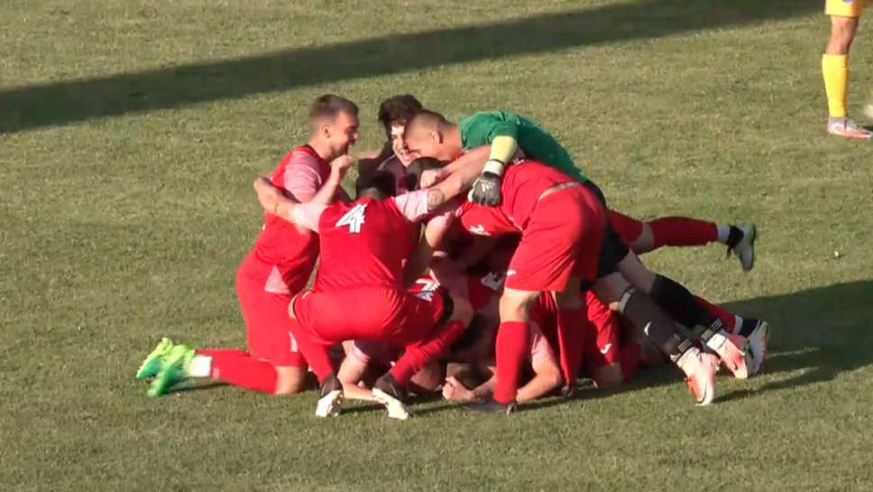 Пламен Колев реализира трети гол за Розова долина срещу Марица (Пловдив)