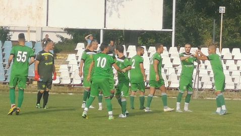  Устрем (Дончево): Очертава се сложен мач 