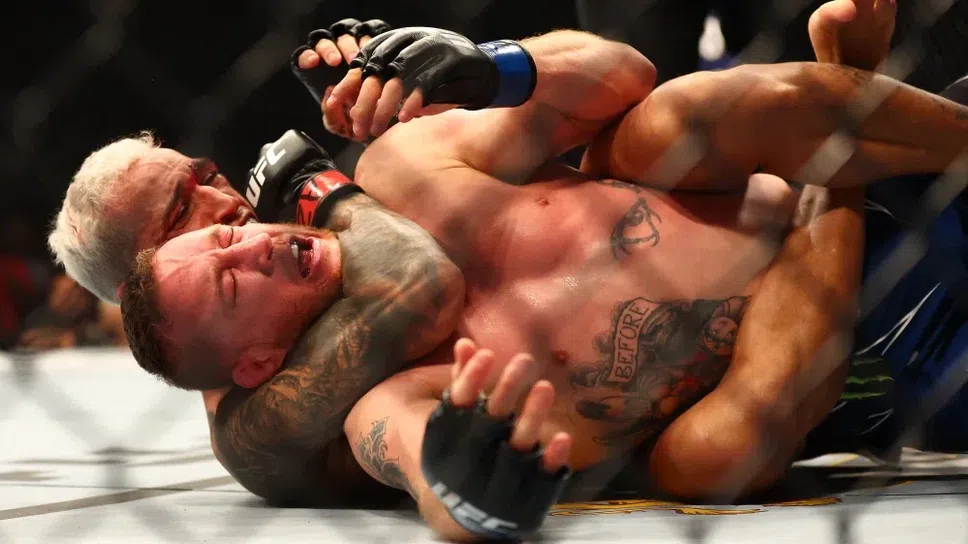 Чарлз Оливейра се справи с Джъстин Гейджи още в първия рунд в бой с 3 нокдауна на UFC 274