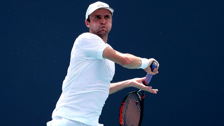 Симон Антони Иванов се класира за втория кръг на турнир по тенис в Тунис