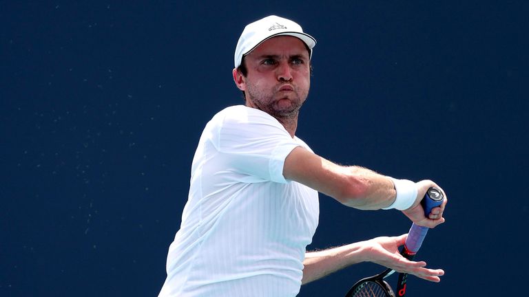 Симон Антони Иванов се класира за втория кръг на турнир по тенис в Тунис