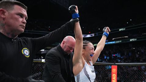 Карла Еспарза победи Роуз Намаюнас в категория сламка на  UFC 274