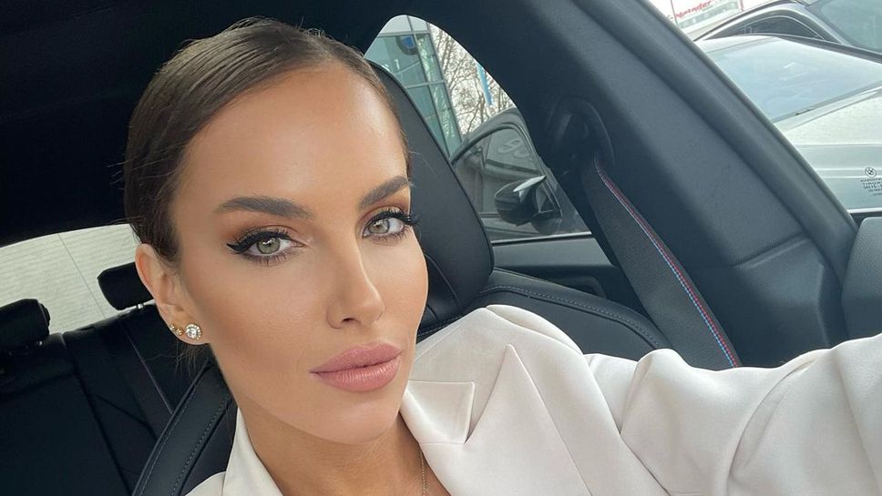 Очарователна журналистка остави малко на фантазията