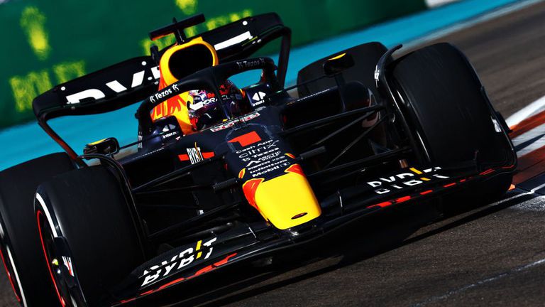  Безгрешен Верстапен с втора поредна победа, Леклер и Сайнц допълниха подиума в Маями 