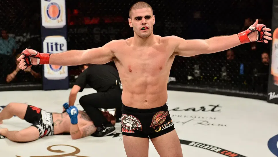 Андре Фиальо нокаутира Камерън Ванкамп за 2 минути