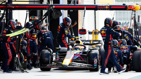  Ред Бул: Перес загуби още в първата серия обиколки 