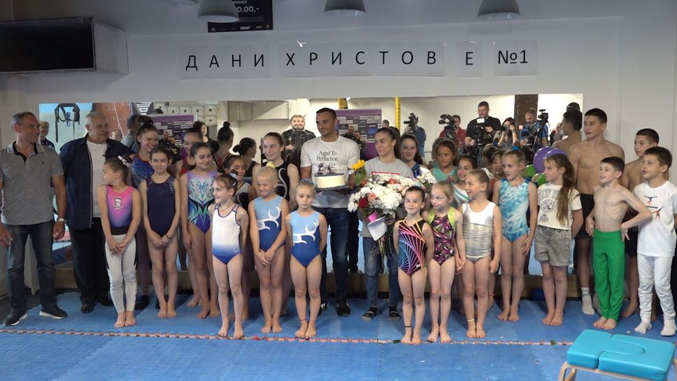 Младите таланти на Левски приветстваха звездата на спортната гимнастика Валентина Георгиева