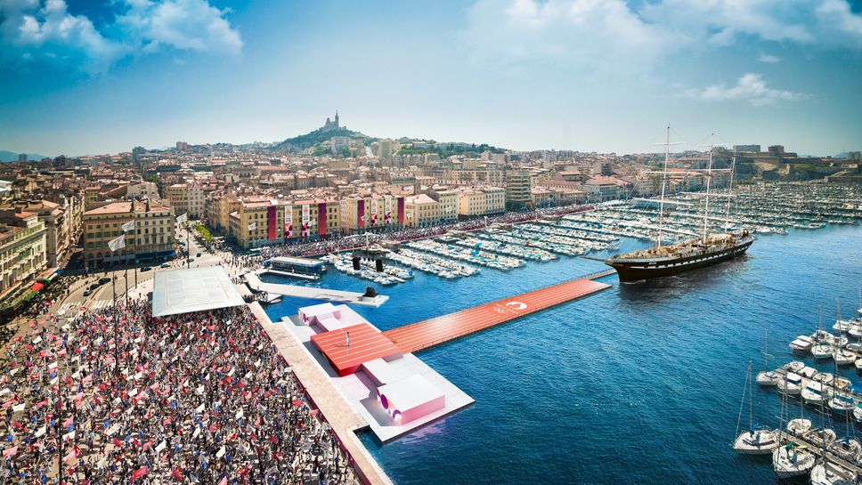 Олимпийският огън пристигна в старото пристанище на Марсилия