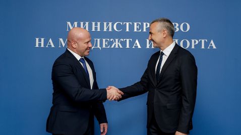 Димитър Илиев официално предаде министерския пост на Енчо Керязов
