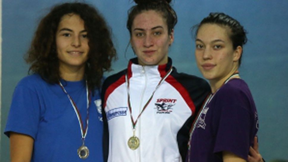 Финали от третия ден на Държавното първенство по плуване в малък басейн