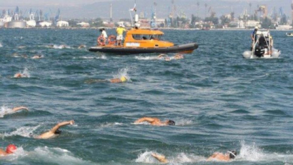 Варненци спечелиха първото място при мъжете и жените в плувния маратон Галата-Варна