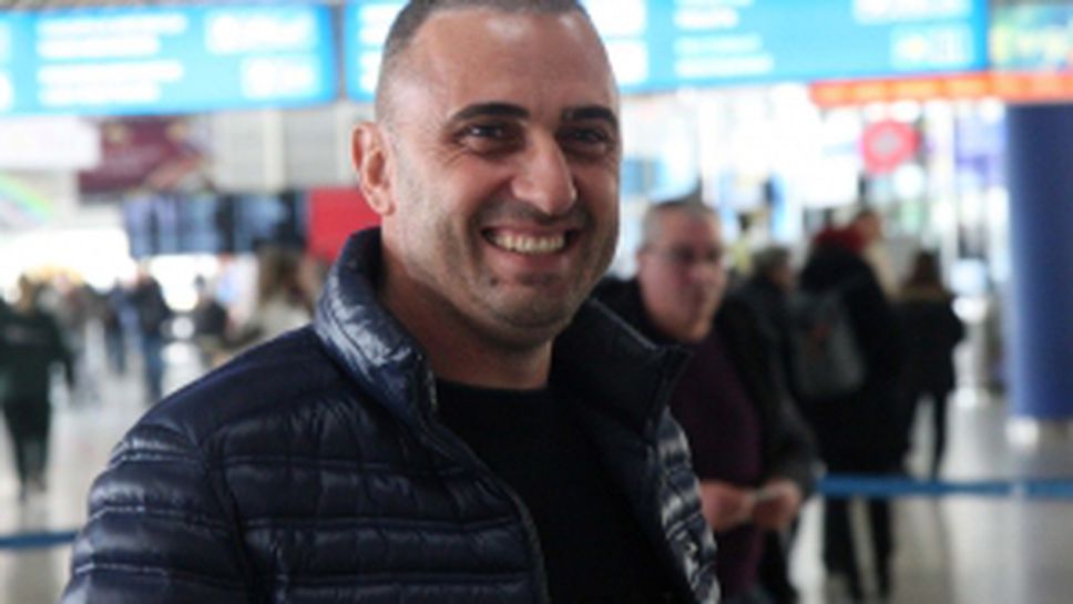 Петев и български играчи заминаха за Кипър