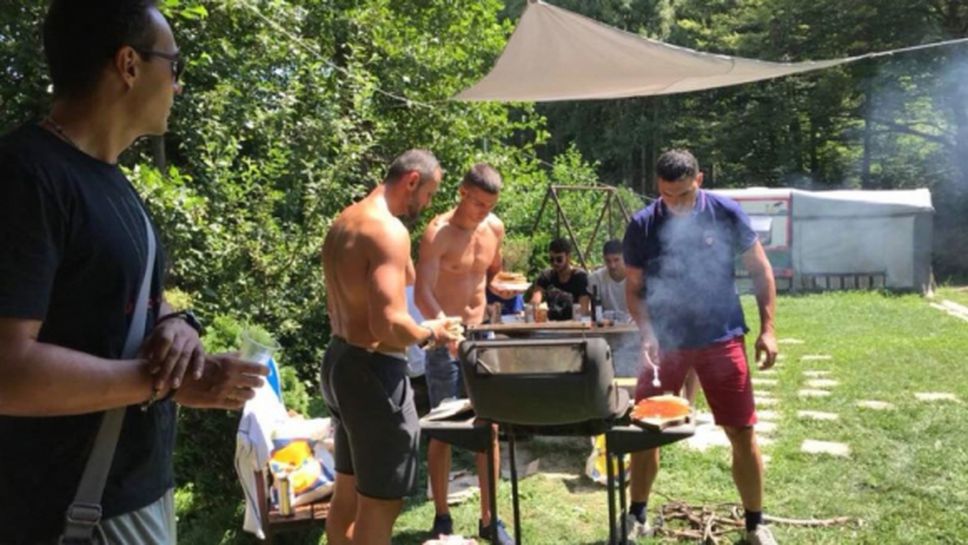 Волейболистите на Левски сплотиха колектива с барбекю (снимки)