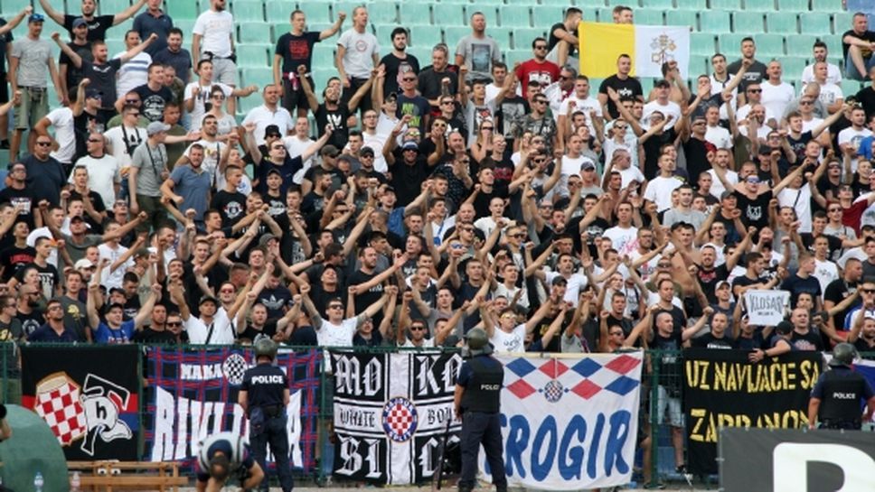Шестима фенове на Хайдук получиха забрани да влизат в Сърбия