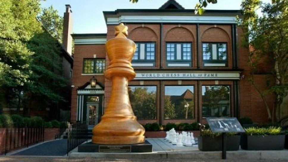 Най-голямата шахматна фигура беше показана в Сейнт Луис