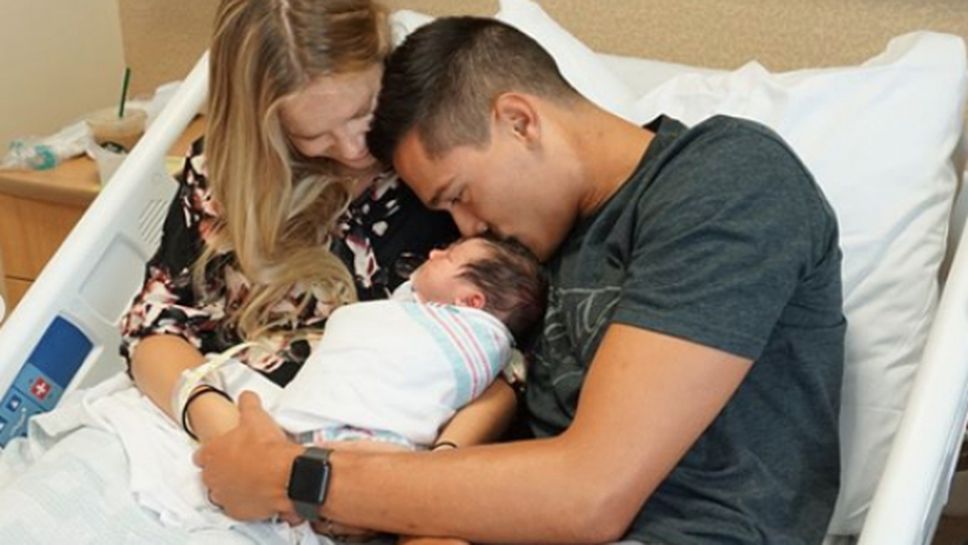 Мика Кристенстън стана баща за първи път