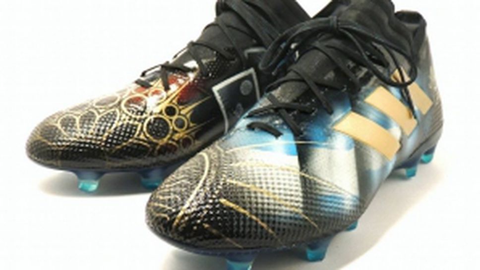 Разказаха историята на Меси върху… футболни обувки