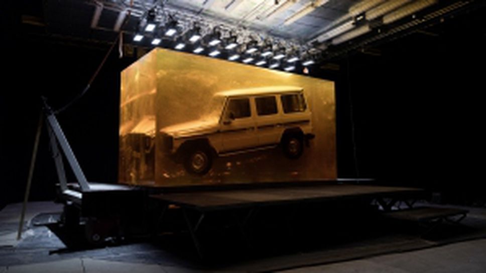 Mercedes G-Class от 1979-а потъна в кехлибар