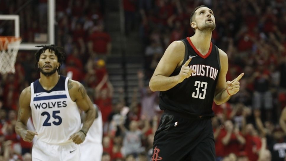 Рокетс пратиха Андерсън в пустинята