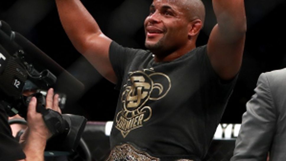 Даниъл Кормие унищожи Волкан Йоздемир на UFC 220