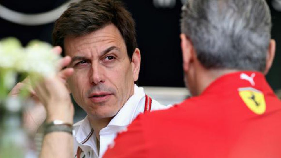 Тото Волф неочаквано защити Фетел от нападките