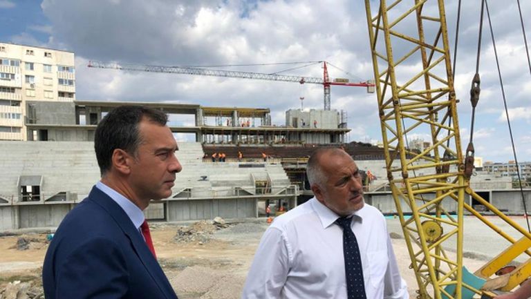 Министър председателят инспектира строежа на спортната зала "Арена Бургас" (видео + снимки)