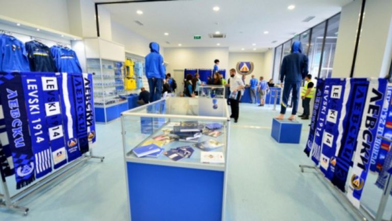 "Сините" обявиха кога ще отворят ремонтирания официален магазин