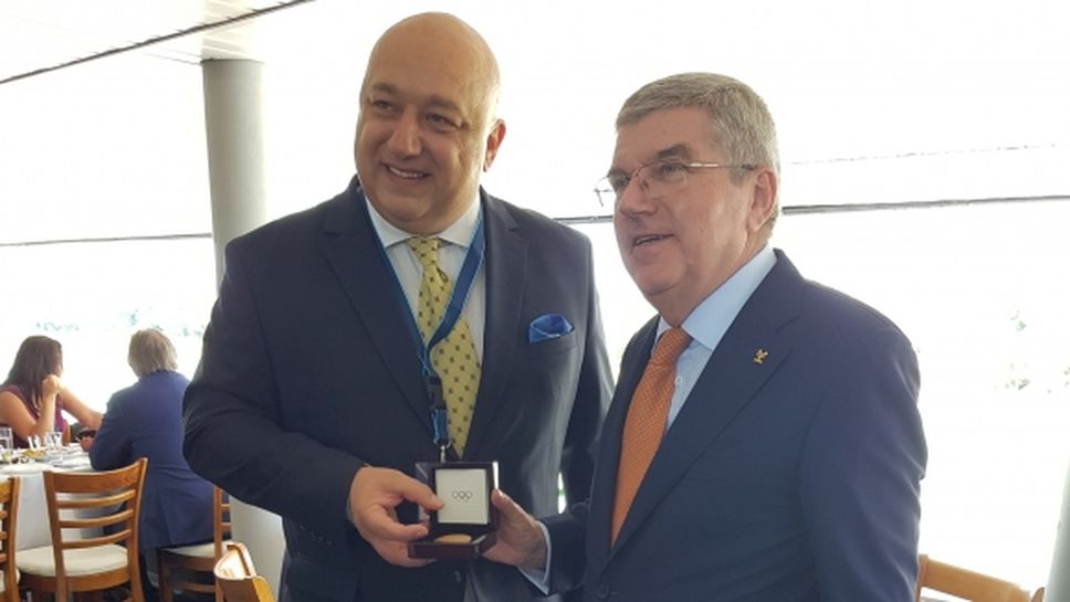 Красен Кралев с медал от президента на МОК Томас Бах