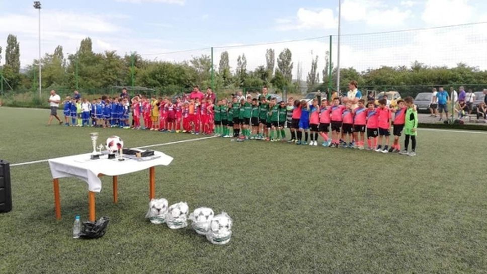 Децата на Ботев (Враца) спечелиха първия турнир в памет на Румен Ненов