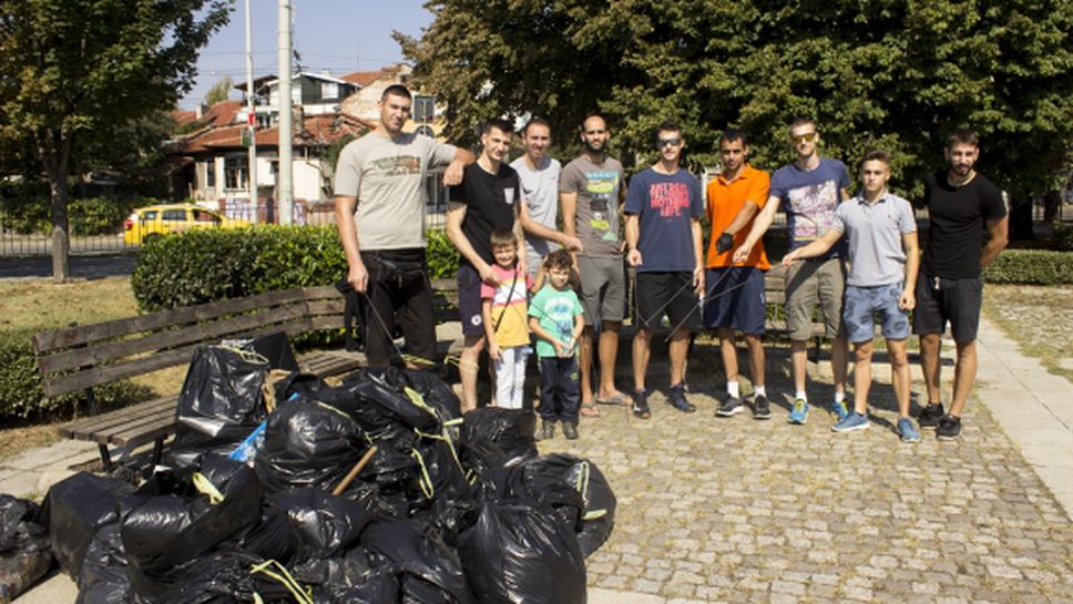 Монтюпе и ВК Дунав Русе почистиха парка на „Възрожденците“