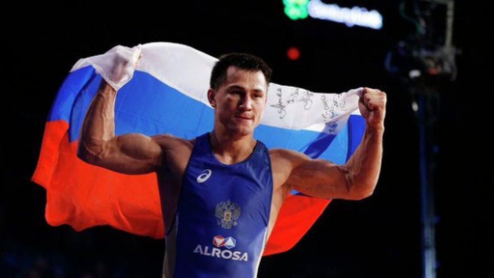 Двукратен олимпийски шампион аут до края на сезона