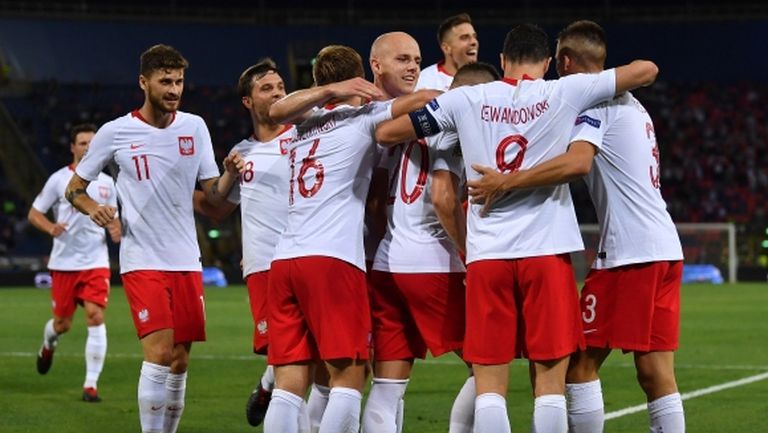 УЕФА наказа Полша заради поведението на феновете