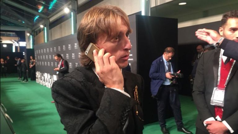 Модрич печели милиони, но телефонът му струва само…100 евро!