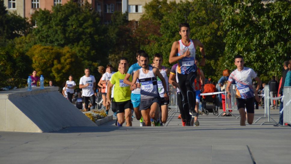Иван Сираков и Лиляна Гоцева изкачиха най-бързо стълбите на НДК, новият спортен празник увлече хиляди в центъра на града