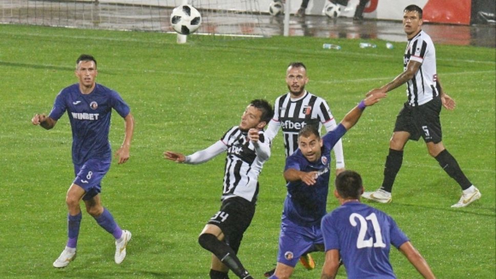 Локомотив и Етър не успяха да се победят под дъжда в Пловдив (видео)